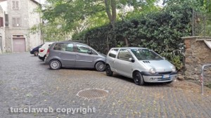 Viterbo - Via Traversa - L'auto segnalata dal lettore