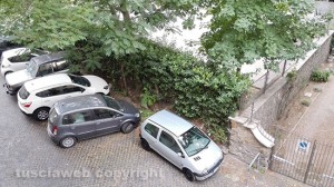 Viterbo - Via Traversa - L'auto segnalata dal lettore