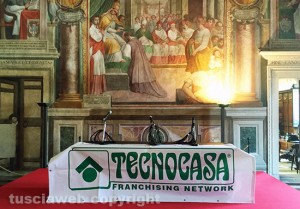 Viterbo - Palazzo dei Priori - Il manifesto nella sala Regia
