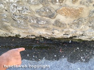 Bagnaia - La perdita d'acqua dalla fontana
