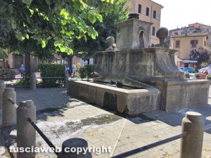 Bagnaia - La fontana che perde
