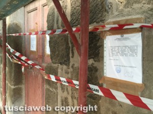 Viterbo - I nuovi sigilli al palazzo in via San Leonardo 25