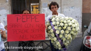 Viterbo - I compagni di scuola salutano Giuseppe Centamore