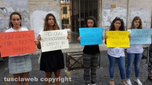 Viterbo - I compagni di scuola salutano Giuseppe Centamore