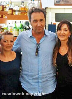 Paolo Sorrentino con i ragazzi del Borgo di Bagnaia