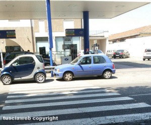 Viterbo - Parcheggio selvaggio a viale Francesco Baracca