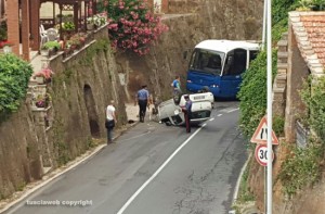 Blera - Auto si ribalta
