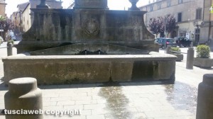 Bagnaia - Le condizioni della fontana in piazza XX Settembre