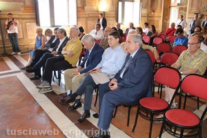 Caffeina - L'incontro con Franceschini a palazzo dei Priori