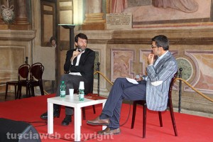 Caffeina - L'incontro con Franceschini a palazzo dei Priori