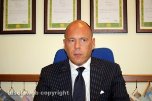 Il capo della squadra mobile Fabio Zampaglione