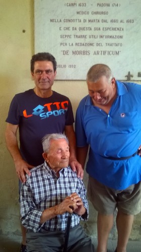 Nonno Trento con il vice sindaco Lacchini e il figlio Fabrizio