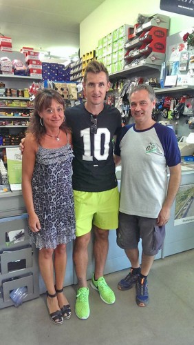 Miroslav Klose con Arnaldo Montanini e la moglie Marzia