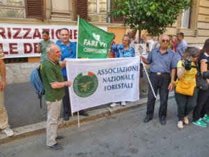 Il sit-in di Fare verde davanti al ministero 