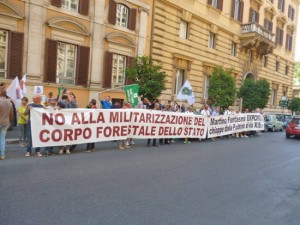 Il sit-in di Fare verde davanti al ministero 