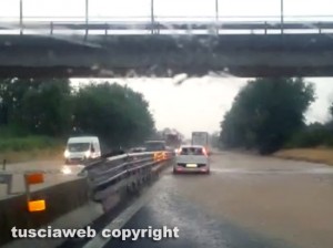 Maltempo - La superstrada Orte - Terni allagata