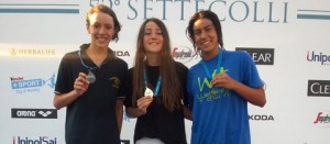 Le medaglie della gara di nuoto