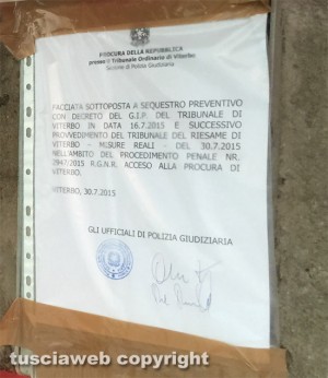Viterbo - I nuovi sigilli al palazzo in via San Leonardo 25