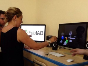 L'assessora Sonia Perà al FabLab