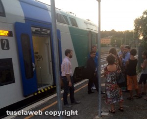 Il treno fermo a Bracciano