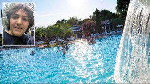 La piscina del camping La Petite Camargue e nel riquadro Giuseppe Centamore