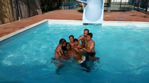 I ragazzi africani in piscina ad Alviano