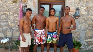 I ragazzi africani in piscina ad Alviano
