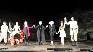 Sutri - Lo spettacolo “Antigone, cronache di un teatro di guerra”