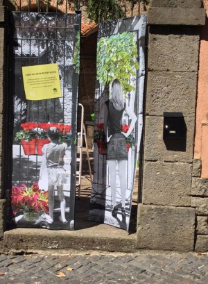 Viterbo - I banner all'Officina dei fiori per coprire i lavori di restyling