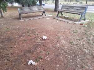Viterbo - Santa Barbara - Rifiuti nell'area verde di via Lega dei XII Popoli