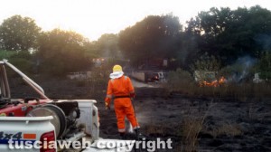 Marta - In fiamme una baracca, una barca, due roulotte e un trattore