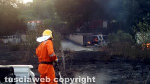 Marta - In fiamme una baracca, una barca, due roulotte e un trattore