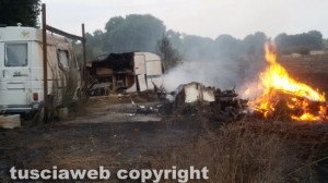 Marta - In fiamme una baracca, una barca, due roulotte e un trattore