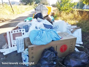 Viterbo - Discarica a cielo aperto sulla Teverina