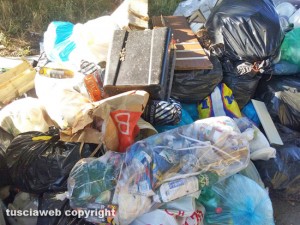 Viterbo - Discarica a cielo aperto sulla Teverina