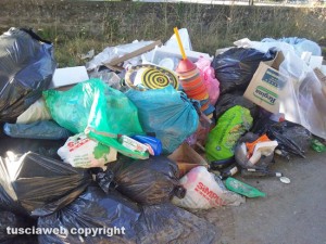 Viterbo - Discarica a cielo aperto sulla Teverina