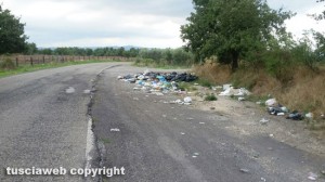 Viterbo - Rifiuti sulla Sp Acquarossa