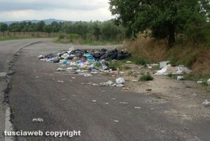 Viterbo - Rifiuti sulla Sp Acquarossa