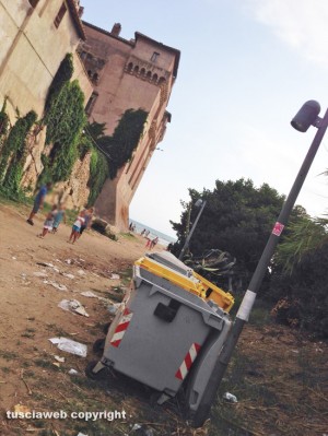 Santa Severa - Degrado e rifiuti