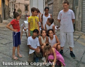 Santa Rosa - La minimacchina multietnica a San Faustino - I facchini