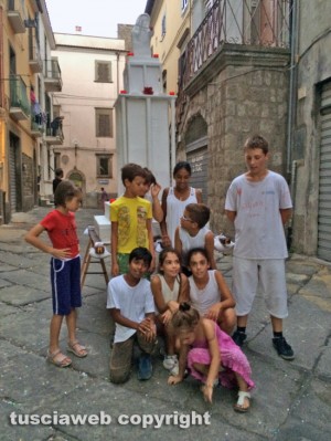 Santa Rosa - La minimacchina multietnica a San Faustino - I facchini