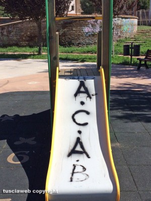 Viterbo - Parco del Pilastro imbrattato
