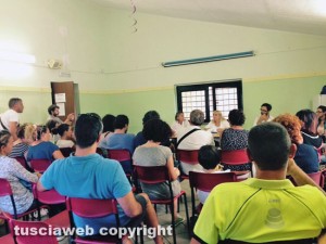 Mense - La riunione dei genitori contrari ai rincari