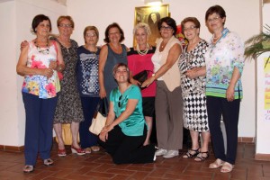 La prefetto Piermatti con alcuni componenti del centro Santa Lucia Filippini