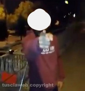 Viterbo - Carrello giù dal ponte