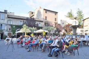 Viterbo - Piazza del Gesù - Il pubblico alla festa dell'Unità