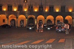 Viterbo - Pestaggio a piazza del comune - L'intervento di polizia e carabinieri