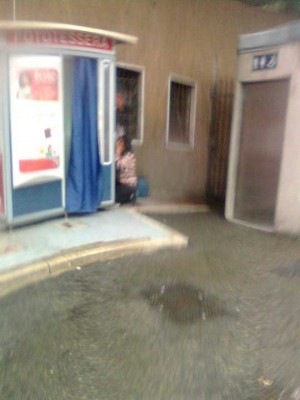 Viterbo - La foto che circola su Facebook sulla fellatio a piazza del Sacrario