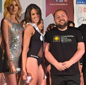 Al centro Giulia Cambò è la quarta classificata a Miss Cinema Lazio 2015