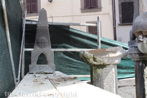 Fontana grande deturpata - Partiti i lavori